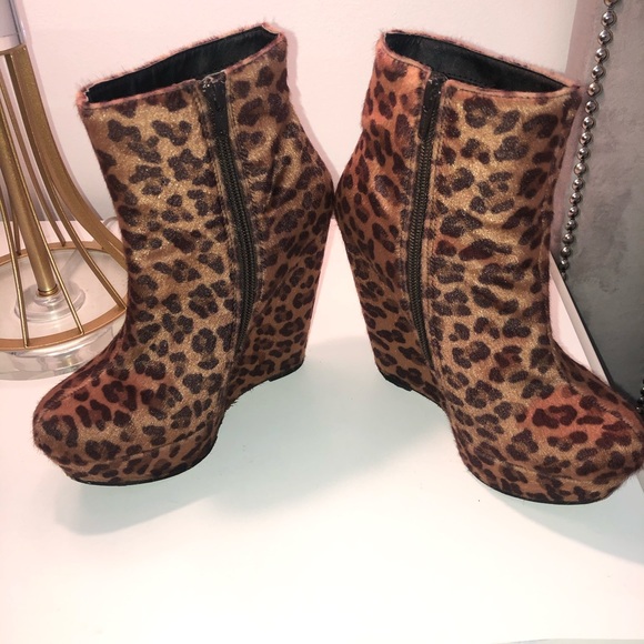 Leopard Pattern Boots/Platforms - Picture 4 of 5